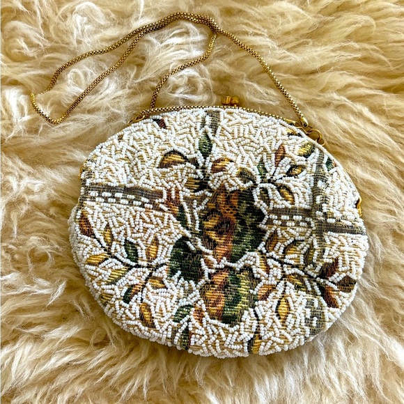 Elegant Vintage Beaded Floral Evening Clutch Bag with Gold Chain Strap - Picture 4 of 4